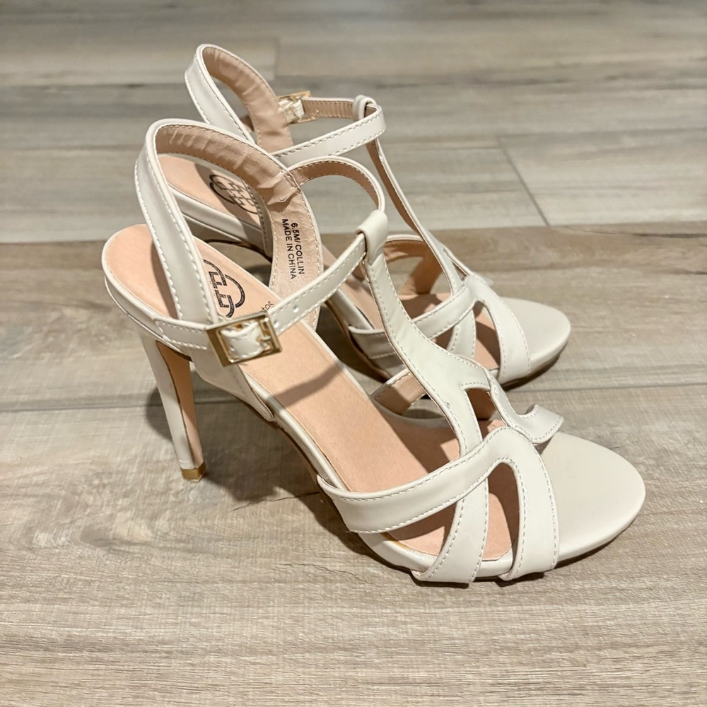 Daisy Fuentes Collin patent faux leather Strappy Stiletto Heel Shoe Beige 6.5
